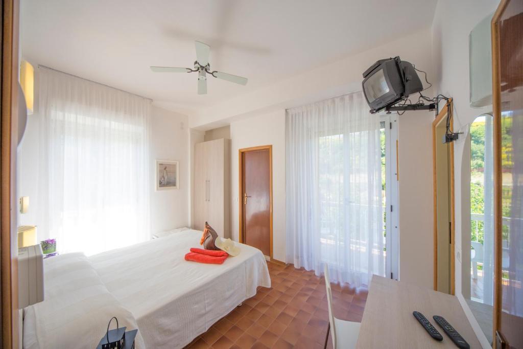Hotel Adler Gabicce Mare Bilik gambar